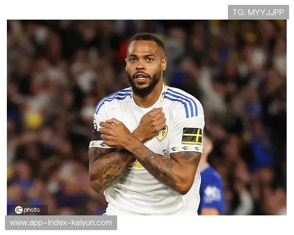 利兹联恩梅查速度冲击未果 曼城罗德里中场控制节奏