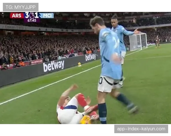 B席职业生涯首张俱乐部红牌，门线封堵动作是否故意成焦点