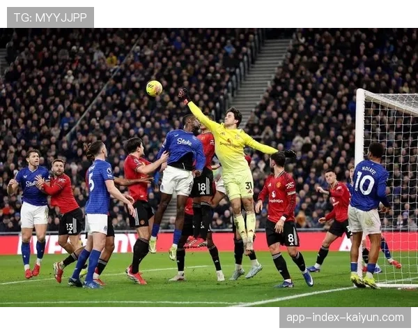 曼联客场胜埃弗顿展现纪律性 中后场出球质量显著提升